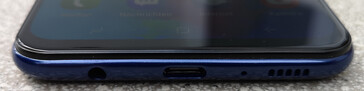Unten: 3,5mm-Audiobuchse, USB-C-Port, Lautsprecher