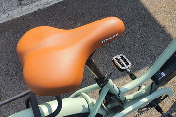 Hübscher und komfortabler Sattel des Touroll B2 E-Bike