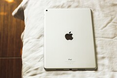 Das Apple iPad konnte bisher als Hub für HomeKit-Geräte genutzt werden, das ändert sich mit iPadOS 16. (Bild: Lluvia Morales)