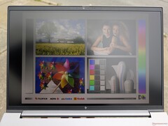 im Freien bei starker Bewölkung