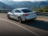 Der BMW i4 eDrive35 soll im November auf den Markt kommen und wird den hier zu sehenden eDrive40 als bisher günstigste Modellvariante ablösen (Bild: BMW)
