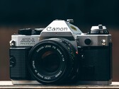 Die Canon EOS R8 Mark II soll Design-Anleihen bei der Canon AE-1 nehmen