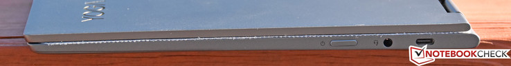 Rechts: Ein-/Ausschaltknopf, kombinierter Audioanschluss, USB Typ-C 3.0 Gen 1 (Ladeanschluss + DisplayPort)