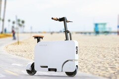 Der neueste E-Scooter von Honda setzt auf ein kurioses Koffer-Design. (Bild: Honda)