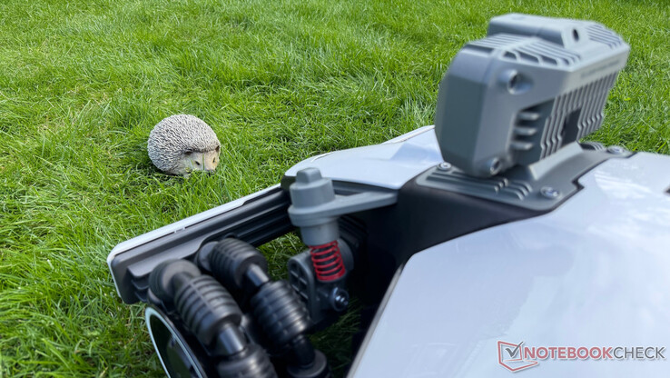 Der Mammotion Luba Mini AWD LiDAR schneidet bei der Hinderniserkennung perfekt ab