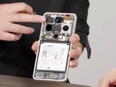 Oppo zeigt in einem Teardown-Video die Hasselblad-Kamera des Find X9 Ultra von innen.