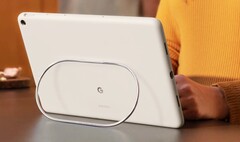 Die offizielle Schutzhülle für das Google Pixel Tablet besitzt einen eleganten Standfuß, der auch als Handgriff genutzt werden kann. (Bild: Google)