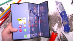 Konkrete Hinweise auf Samsungs erstes Tri-Foldable aus Südkorea deuten auf eine andere Foldable-Mechanik als beim Huawei Mate XT. (Bildquelle: JerryRigEverything)