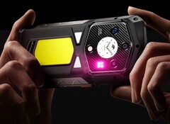 Das Ulefone Armor 29 Pro besitzt ein rundes Zweitdisplay auf der Rückseite. (Bildquelle: Ulefone)