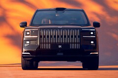 Mit 330 kW Ladeleistung lädt das 3 Tonnen schwere Monster-PHEV Zeekr 9X Ultra AWD an der Ladesäule schneller als viele rein elektrische Modelle der Konkurrenz.