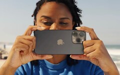 Das iPhone 15 Pro setzt auf ein Design, das Reparaturen vereinfacht. (Bild: Apple)