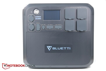 Bluetti AC200 Max: Alle Ports haben eine Gummischutzkappe