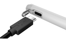 Der eingebaute Akku wird per Typ-C-USB geladen.
