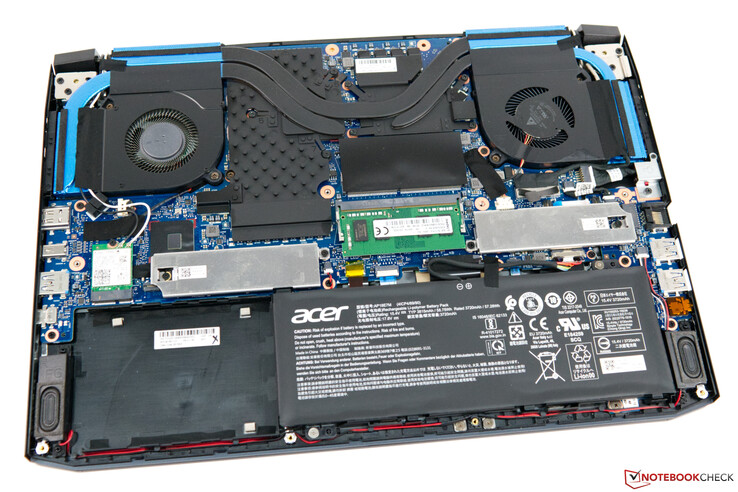 Das Acer Predator Helios 300 PH315 ohne Bodenplatte