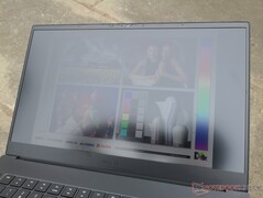 Draußen an einem hellen bewölkten Tag