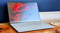 Das Asus Expertbook Ultra B9406 ist jetzt offiziell in Deutschland und Österreich verfügbar - zu Preisen ab etwa 2.700 Euro. 