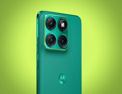 Das Motorola Edge 70 Fusion packt einen riesigen Akku ins bunte Gehäuse.