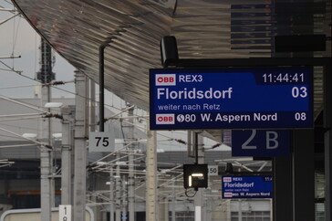 Mehrere LED-Anzeiger hintereinander. (Foto: ÖBB)