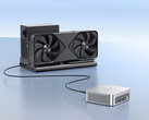 Der Peladn WO5 verfügt über einen USB4-Anschluss. Im Bild: der Mini-PC mit angeschlossenem eGPU-Setup