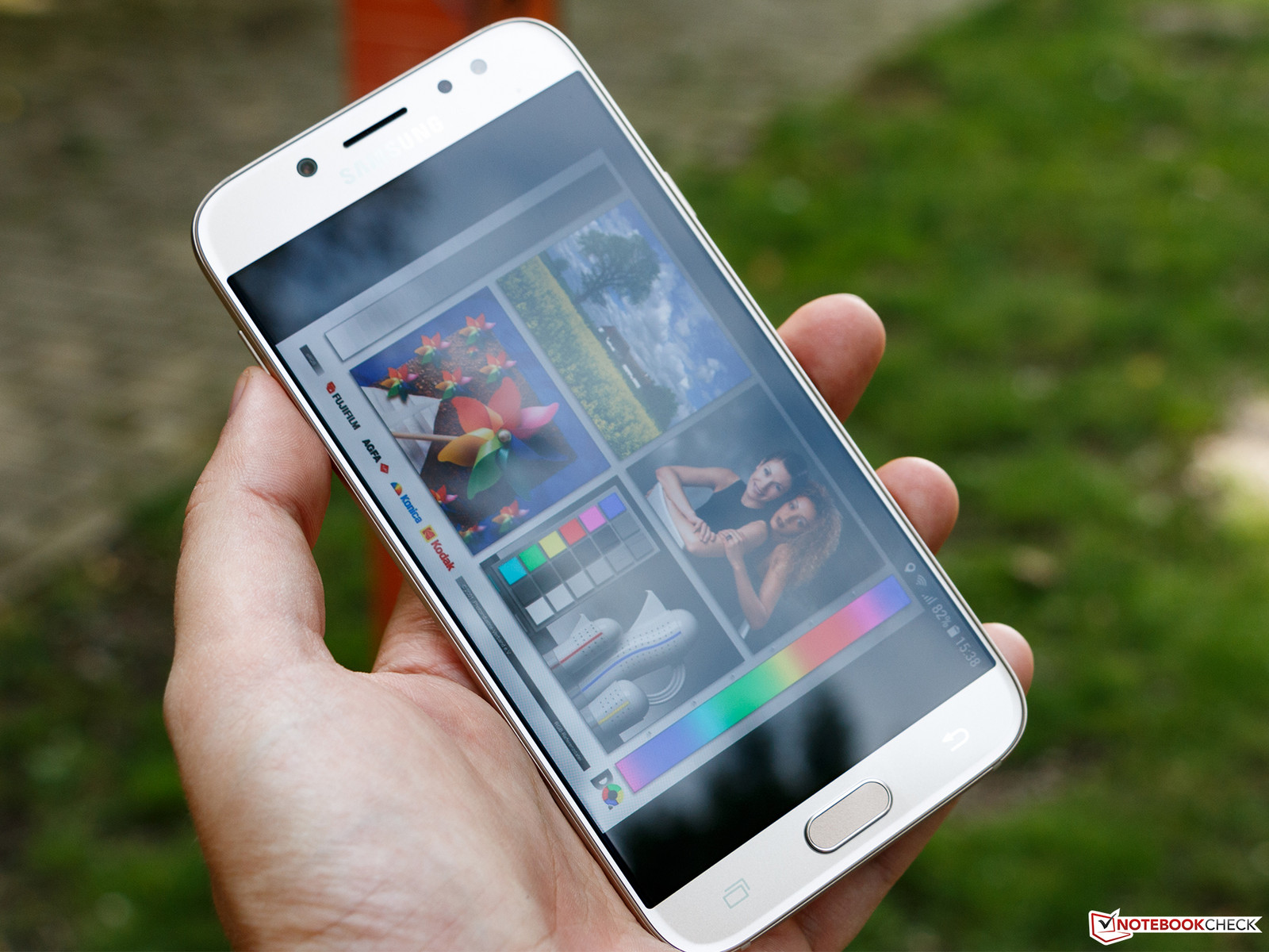 Samsung Galaxy J7 2017 Duos Smartphone Test Test Samsung Galaxy J7 (2017) Duos Smartphone - Notebookcheck.com Tests