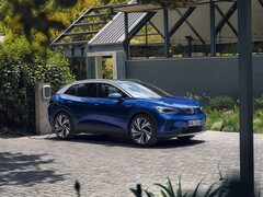 Der hier zu sehende vollelektrische VW ID.4 und der ID.3 können in Westeuropa beachtliche Verkaufszahlen vorweisen (Bild: Volkswagen)
