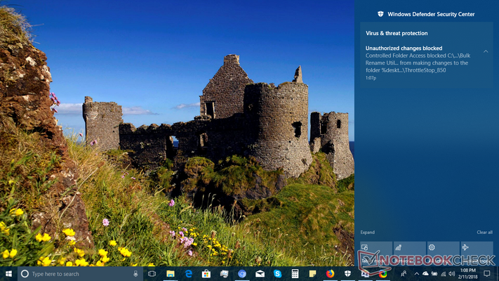 Windows Defender signalisiert, wenn unbekannte Apps Änderungen an überwachten Ordnern vornehmen wollen.