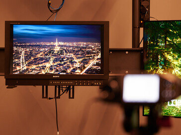 … hat einen Referenzmonitor von Sony. (Fotos: Andreas Sebayang/Notebookcheck.com)