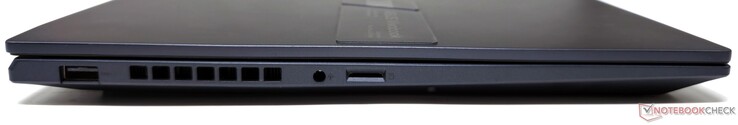 Links: USB-A 3.2 Gen1, 3,5 mm Headset-Klinke, MicroSD-Reader