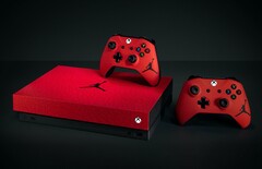 Microsoft hat gemeinsam mit Nike eine besonders schicke Special Edition der Xbox One X entwickelt. (Bild: Microsoft)