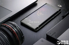 Das Huawei P10 Plus hat ein Display im Edge-Design und einen rückwärtigen Fingerabdrucksensor.