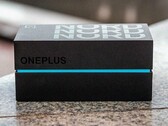 OnePlus stellt einige ... interessante Marketing-Versprechen auf, und zwar nicht für sein neues Smartphone, sondern für dessen Verpackung. (Bild: OnePlus)