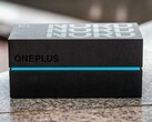 OnePlus stellt einige ... interessante Marketing-Versprechen auf, und zwar nicht für sein neues Smartphone, sondern für dessen Verpackung. (Bild: OnePlus)