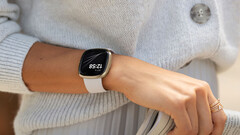 Die Smartwatch Fitbit Sense ist aktuell für nur 229 Euro im Angebot. (Bild: Fitbit)