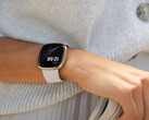 Die Smartwatch Fitbit Sense ist aktuell für nur 229 Euro im Angebot. (Bild: Fitbit)