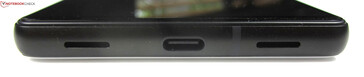 Fußseite: Lautsprecher, USB-C 3.1 Gen.1, Mikrofon