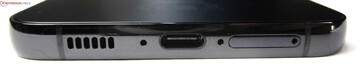 Fußseite: Lautsprecher, Mikrofon, USB-C 3.2 Gen.1, Dual-SIM