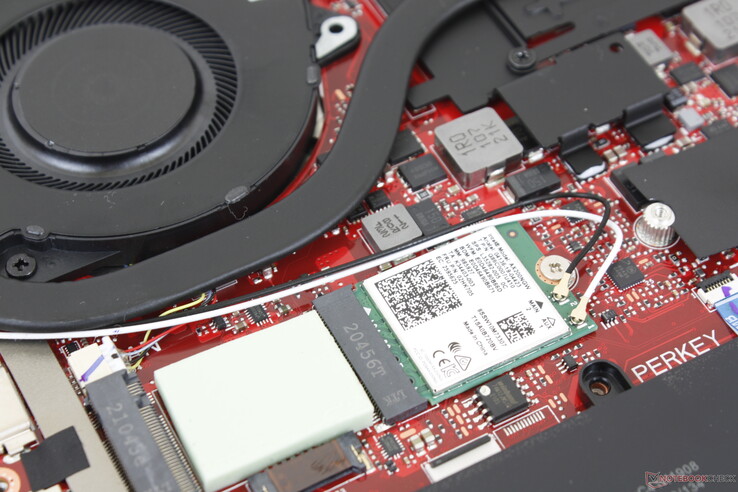 Asus versteckt das M.2-WLAN-Modul gerne unter den M.2-SSDs