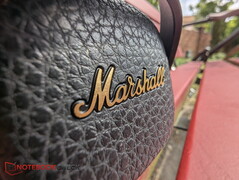 Texturiertes PU-Leder und Marshall-Logo