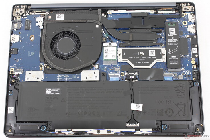 Dell Pro 5 14, Mainboard. Beachten Sie den LPCAMM2-Steckplatz für unsere Testkonfiguration