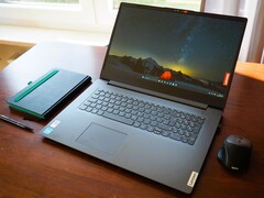 Lenovo V17 G4 IRU (Bild: Florian Glaser)