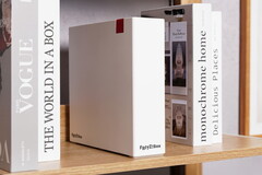 Fügt sich gut in die 4 Wände ein, die FRITZ!Box DSL/Fiber 7-90