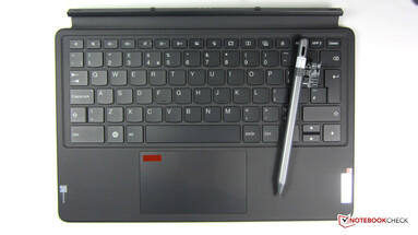 Optionales Zubehör: Der Eingabestift Lenovo Tab Pen Plus, die Docking-Tastatur mit Touchpad...