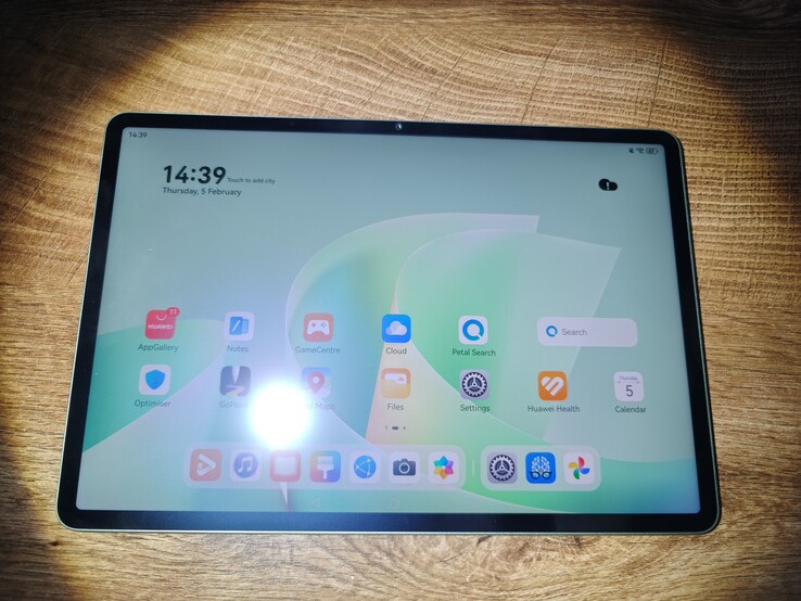 Spiegelungen lassen sich bei starken Lichtquellen nicht ganz verhindern, strahlen aber kaum aus.