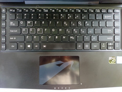 Tastatur und Glas-Touchpad