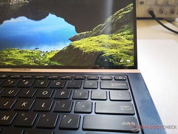 Edge-to-Edge-Displays bekommen hier eine vollkommen neue Bedeutung