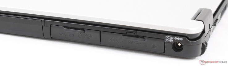 Rechts: WLAN-Toggle, 3,5-mm-Audio, SD-Leser, 2x USB 3.0, RJ-45