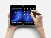 Microsoft hat offenbar eine günstigere Variante des Surface Duo 2 mit einem Gehäuse aus Plastik entwickelt. (Bild: Microsoft)