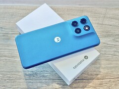 Das Moto G67 Power bringt Kameras auf Mittelklasse-Niveau mit.