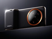 Das Xiaomi 14 Ultra wird mit einem Kamera-Handgriff und einer Hülle mit Filtergewinde angeboten. (Bild: Xiaomi)