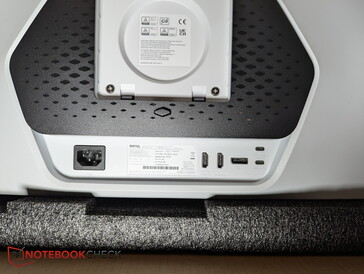 Die Inputs hinten: 2x HDMI, DP, 2x USB-C